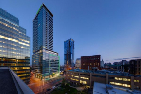  Holiday Inn Hotel & Suites - Montreal Centre-ville Ouest, an IHG Hotel  Монреаль